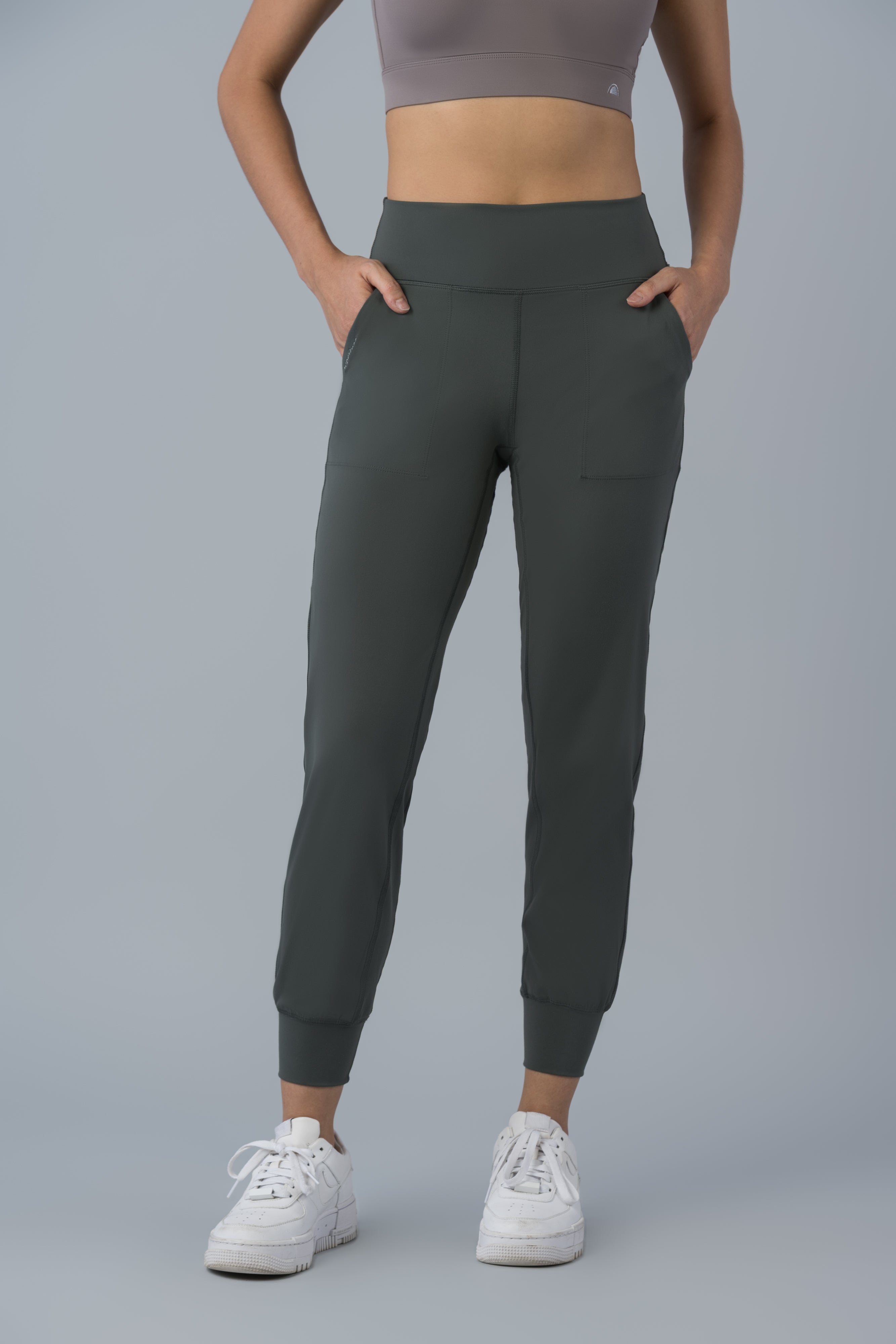 Easy Joggers in Thyme