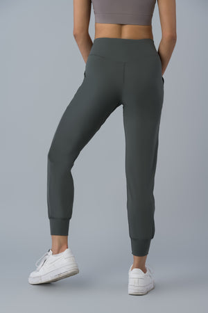 Easy Joggers in Thyme