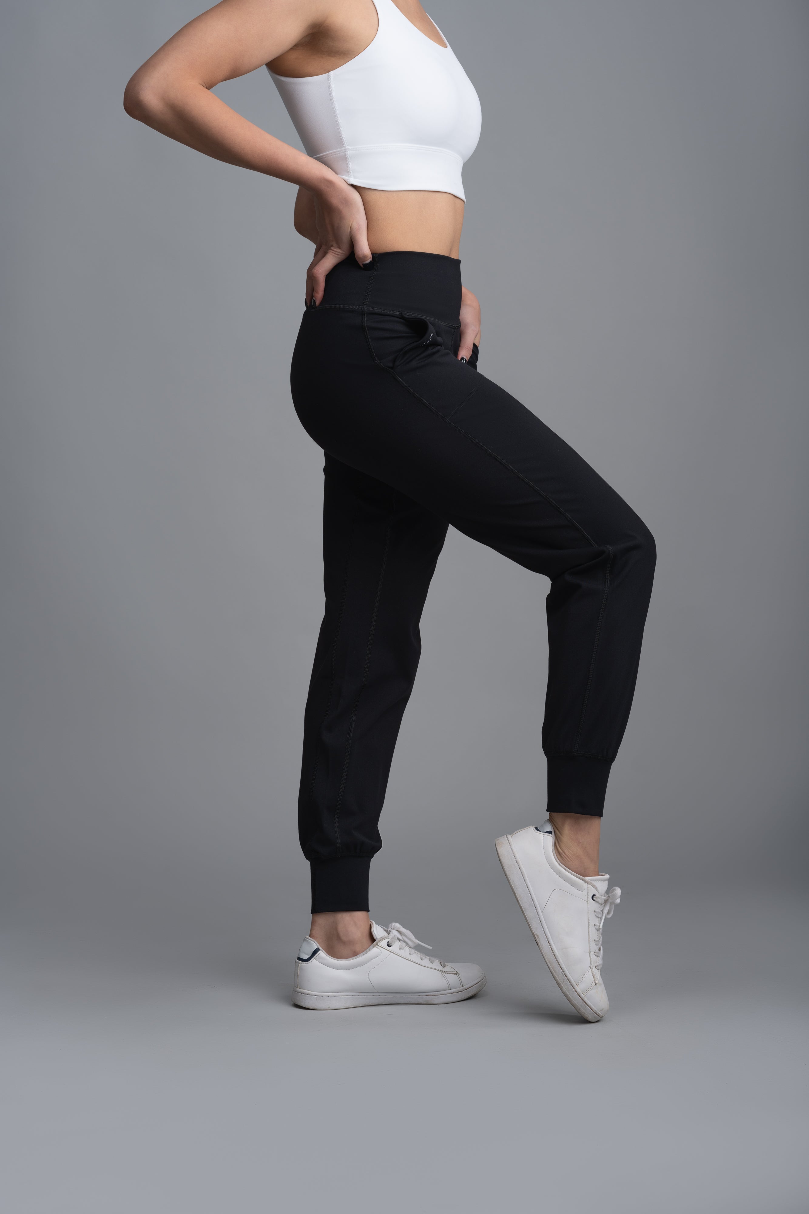 Easy Joggers in Black